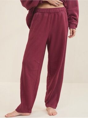 Relaxed Rib-Detail Maroon Sweatpants